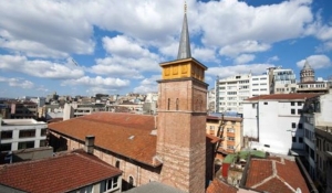 جامع العرب في اسطنبول - يعتبر أول جامع في اسطنبول فقد بني في القرن الثامن ميلادي 